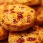 Biscuits apéro au chorizo et emmental savoureux et croustillants
