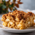 Crumble aux pommes et à la cannelle doré et croustillant, dessert d’automne chaleureux