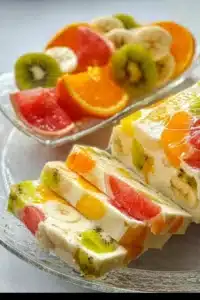 Dessert sain au lait et aux fruits frais