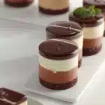 Gâteau au café moelleux tout juste sorti du four, prêt à être dégusté