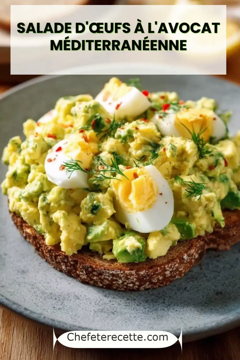 Salade d'œufs à l'avocat méditerranéenne