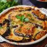 Gratin d'aubergines facile à préparer, plat savoureux et réconfortant.